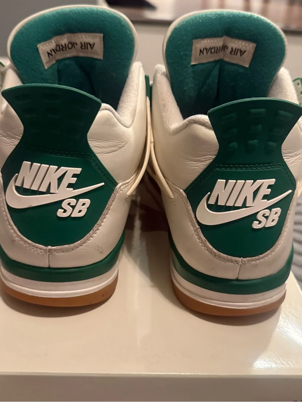 Air Jordan 4 Retro SB Pine Green Size 9